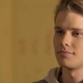 Logan Shroyer se joint  la distribution de la srie Elle