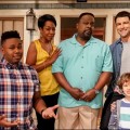 Une septi�me saison command�e pour la com�die de CBS The Neighborhood