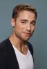 Hypnoweb Dustin Milligan : biographie, carri�re et filmographie 