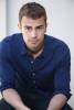 Hypnoweb Theo James : biographie, carri�re et filmographie 