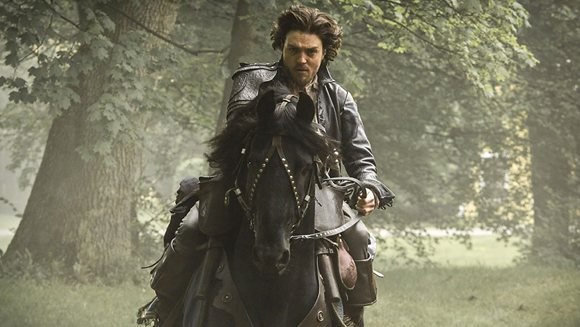 Athos (Tom Burke) à cheval