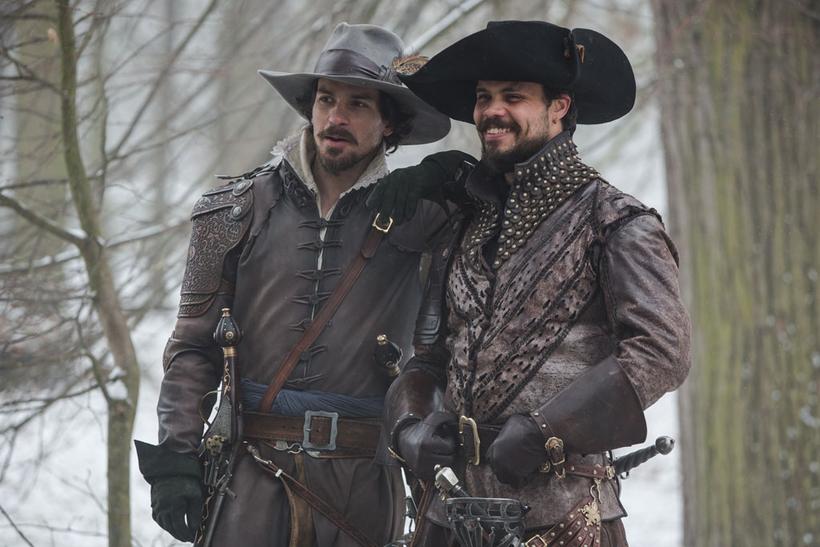 Aramis (Santiago Cabrera) et Porthos (Howard Charles)
