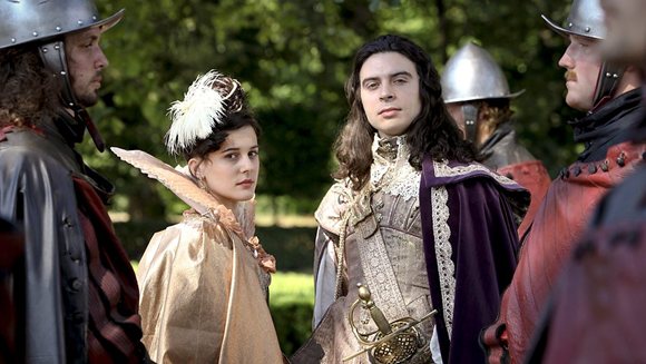 Le roi (Ryan Gage) et la Duchesse de Savoie (Phoebe Fox)