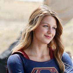 Photo de Kara Danvers, personnage de la série Supergirl apparue dans DC's Legends of Tomorrow