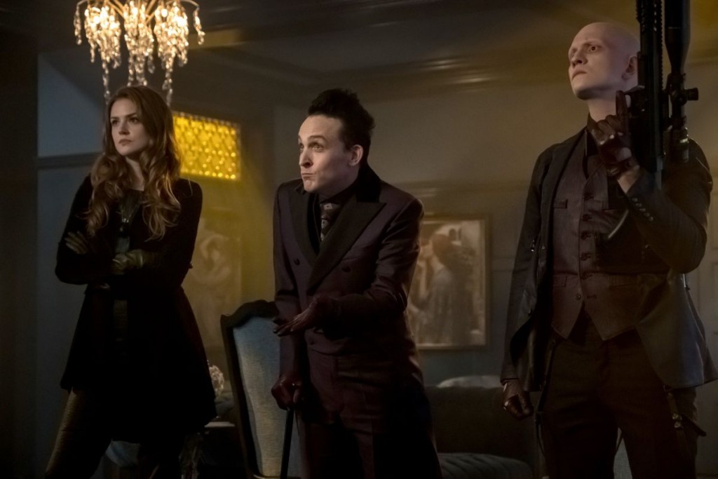 Ivy Pepper (Maggie Geha), Oswald Cobblepot (Robin Lord Taylor) et Victor Zsasz (Anthony Carrigan)