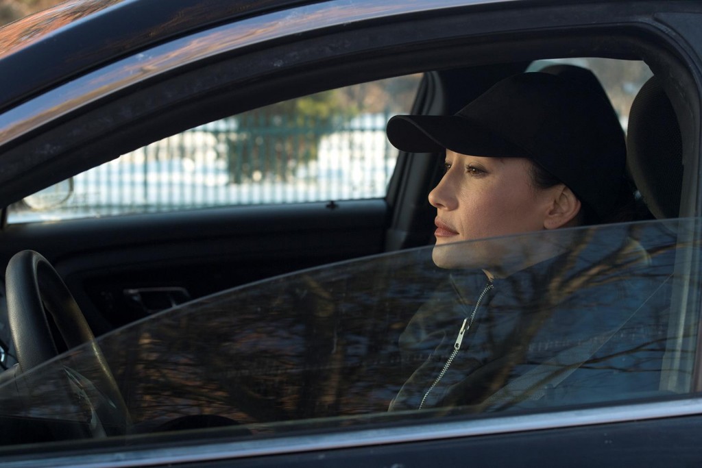 L'agent Hannah Wells (Maggie Q) dans sa voiture