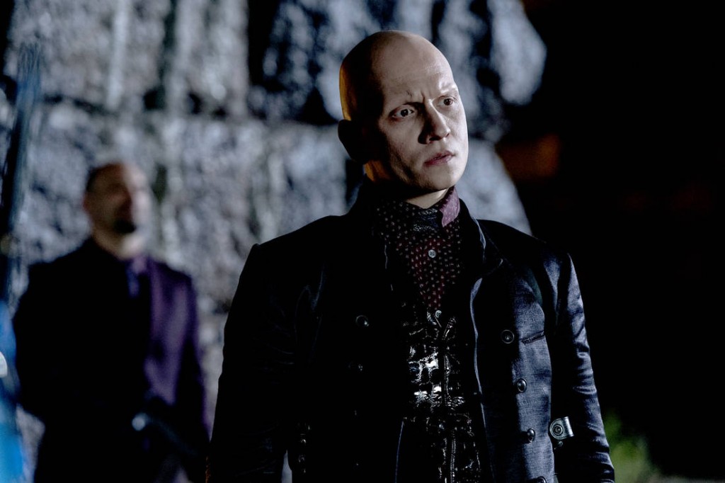 Victor Zsasz (Anthony Carrigan) 