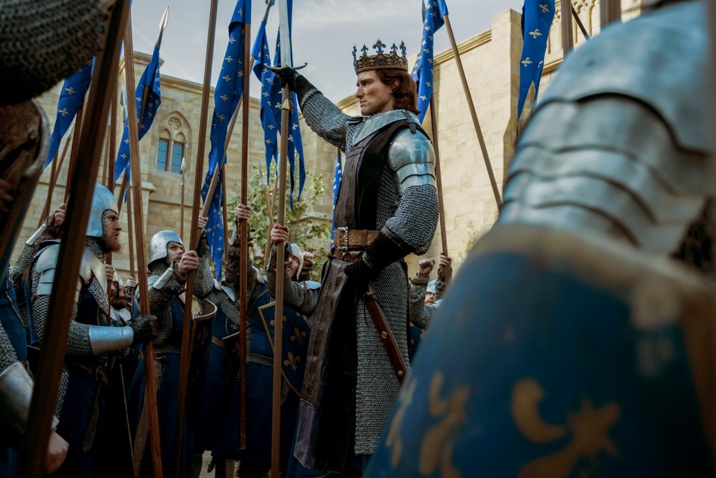 Le Roi Philip (Ed Stoppard) face à son armée