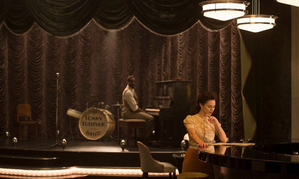 Betsey Day (Kara Tointon) et Sonny Sullivan (Sope Dirisu) au piano