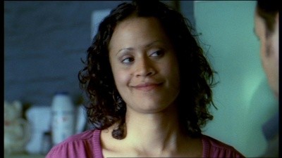 Angel Coulby comme Gillian