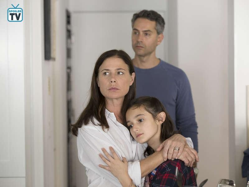 Vic Hullah (Omar Metwally), Helen Solloway (Maura Tierney) et Stacey Solloway (Abigail Dylan Harrison)