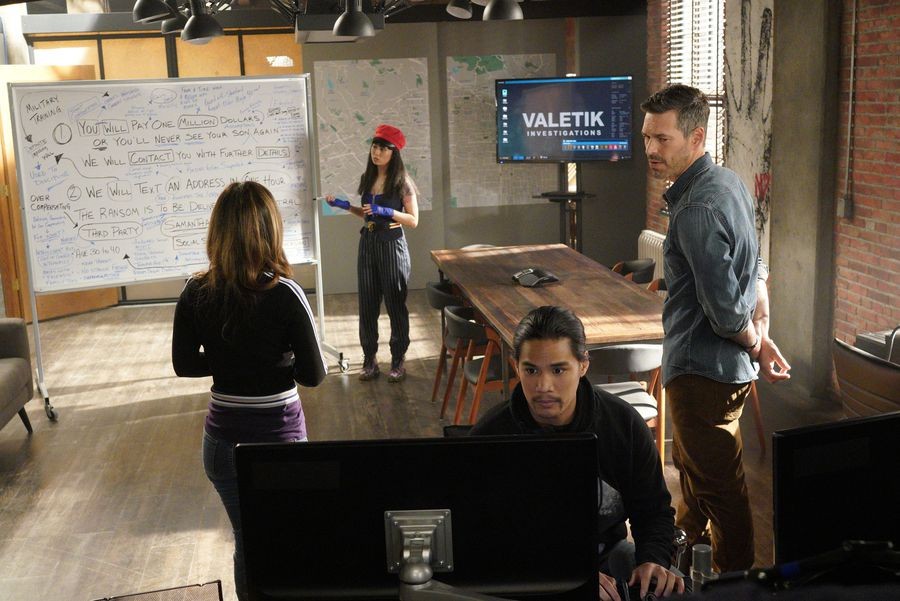 Sam Swift (Rachel Bilson), Monica (Alice Lee), Berto (Xavier de Guzman) & Eddie Valetik (Eddie Cibrian)