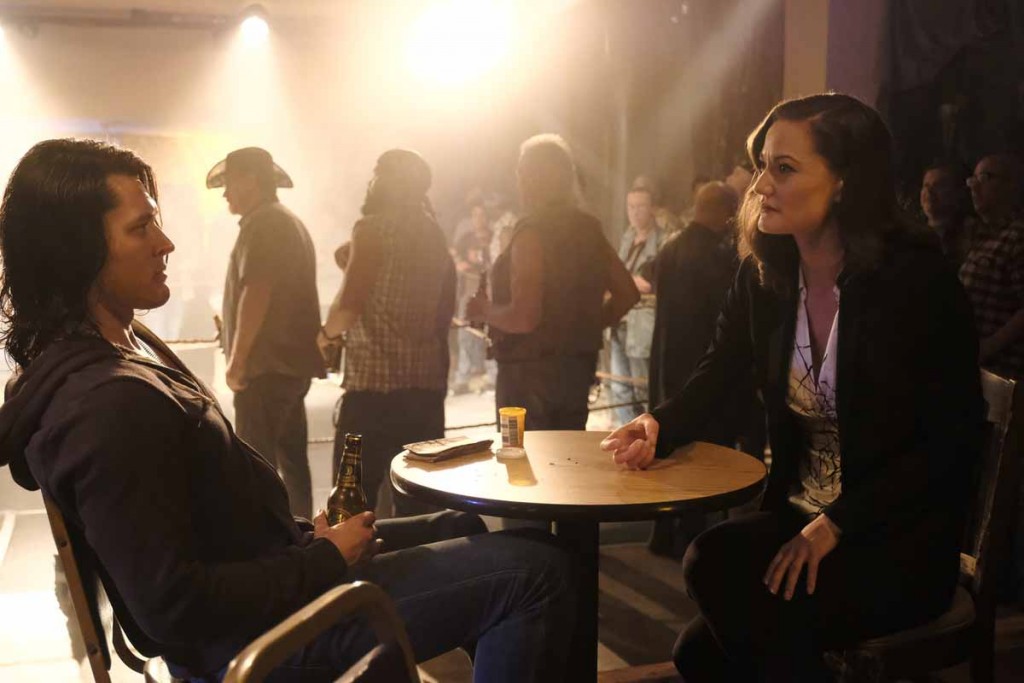 John alias Thunderbird (Blair Redford) rencontre Evangeline (Erinn Ruth)