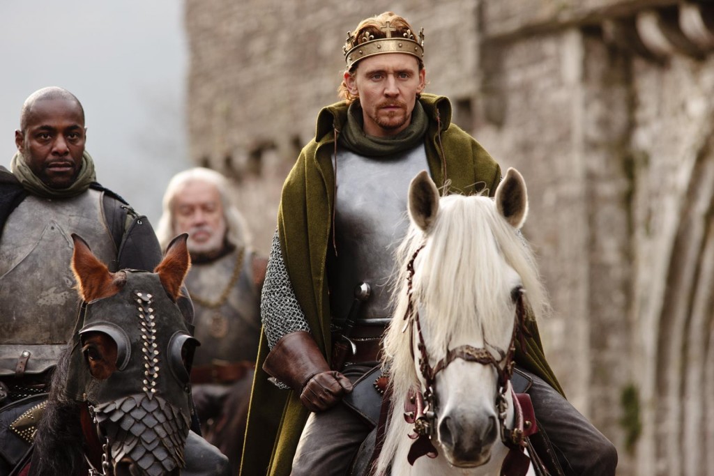 Le Duc d'York (Paterson Joseph) et le Roi Henri V (Tom Hiddleston)