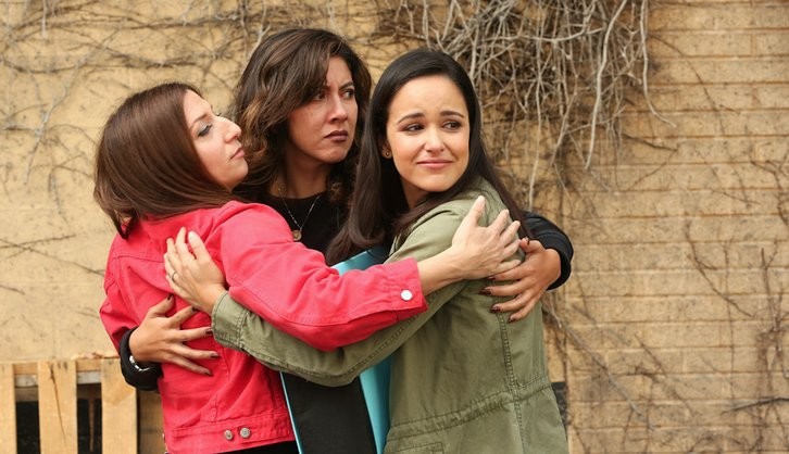 Gina Linetti (Chelsea Peretti), Rosa Diaz (Stephanie Beatriz) et Amy Santiago (Melissa Fumero) 