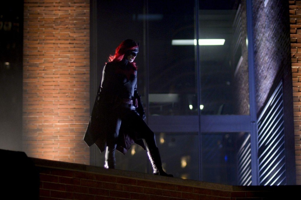 Batwoman sur un toit