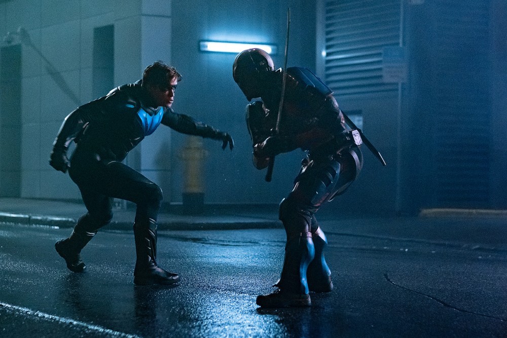 Nightwing (Brenton Thwaites) vs. Deathstroke (Esai Morales)
