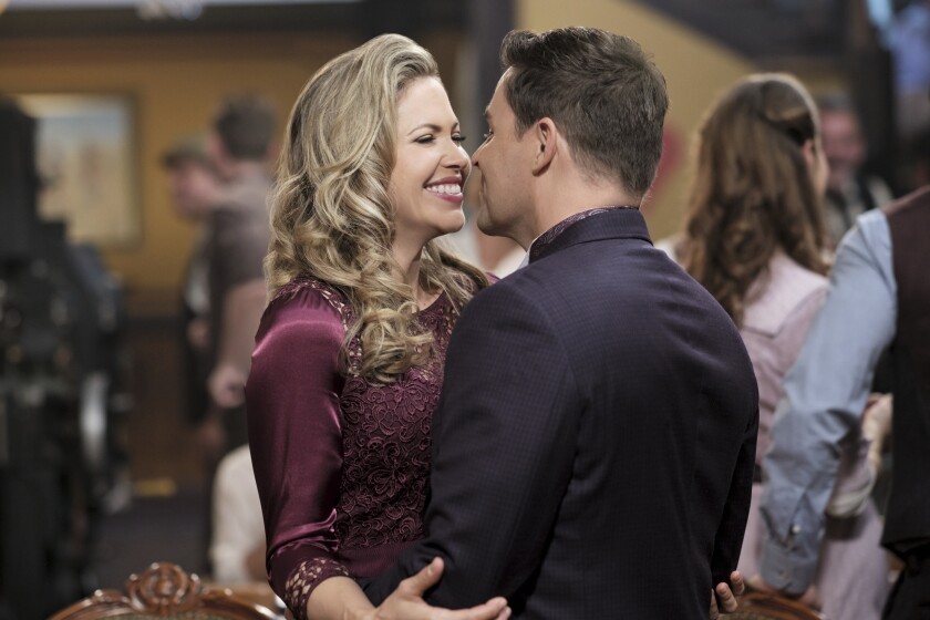 rosemary (Pascale Hutton) et Leland Coulter (Kavan Smith)