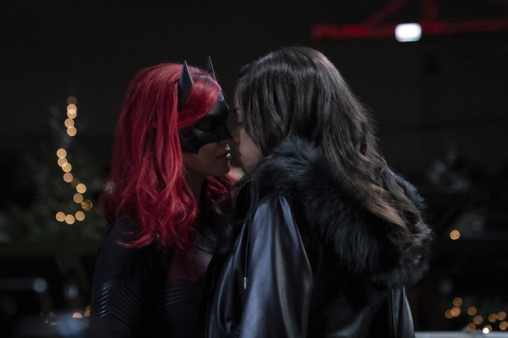 Batwoman (Ruby Rose) et Sophie Moore (Meagan Tandy) plus proches que jamais