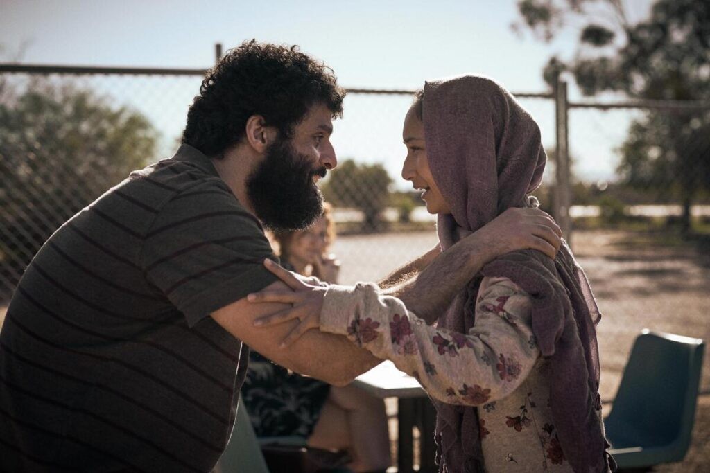 Ameer (Fayssal Bazzi) retrouve sa fille Mina (Soraya Heidari)
