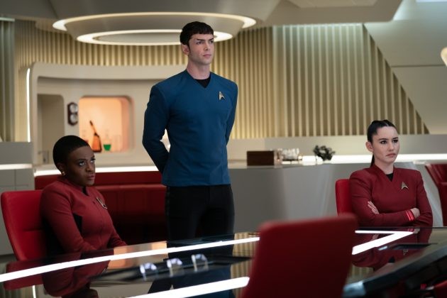 Spock (Ethan Peck), Nyota Uhura (Celia Rose Gooding) et La'an Noonien-Singh (Christina Chong)