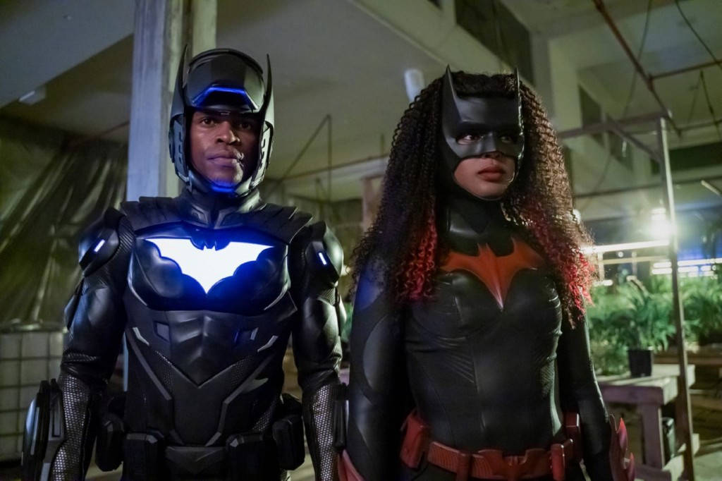 Batwing (Camrus Johnson) et Batwoman (Javicia Leslie)