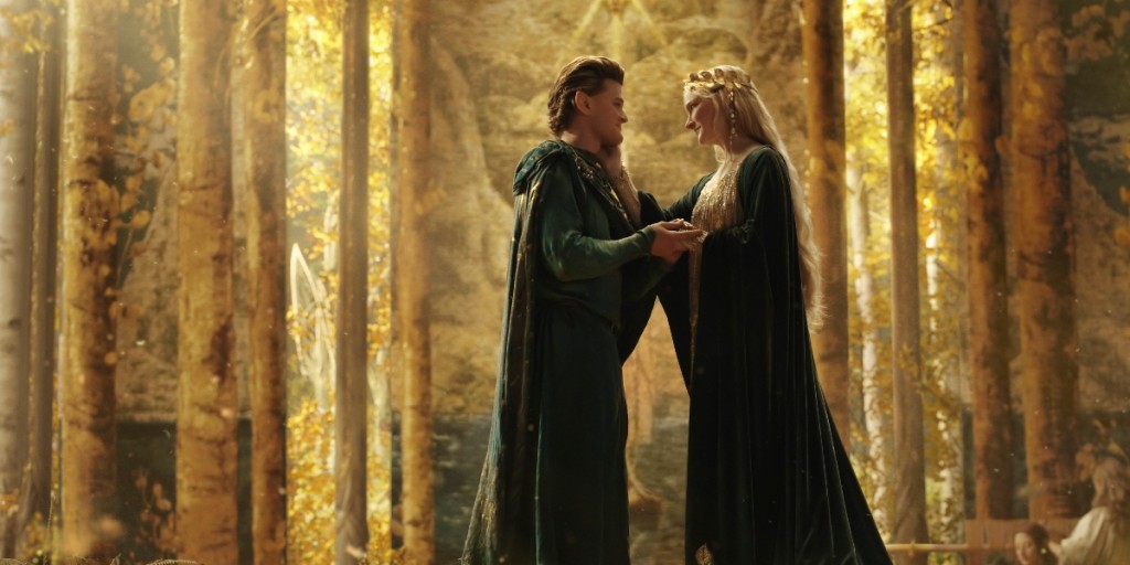 Les retrouvailles entre Galadriel (Morfydd Clark) et Elrond (Robert Aramayo).