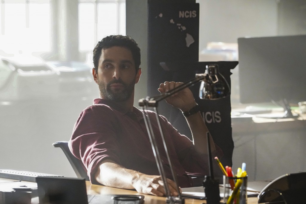 Jesse Boone (Noah Mills) à son bureau
