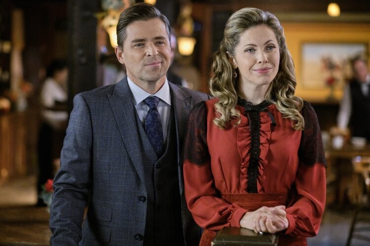 Rosemary (Pascale Hutton) et Leland Coulter (Kavan Smith)