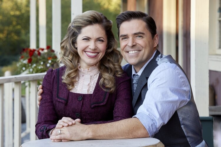 Rosemary (Pascale Hutton) et Leland Coulter (Kavan Smith)