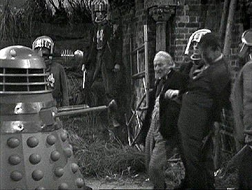 Le Docteur et Ian prisonniers des Daleks