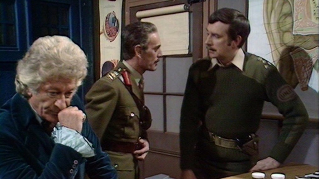 Le général Finch fait des reproches au Brigadier, le Docteur pense à un sabotage
