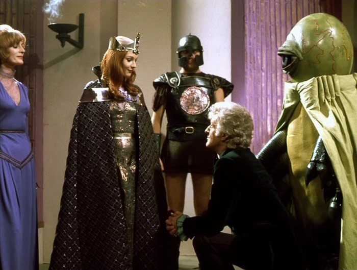 Le Docteur rencontre la Reine Thalira, fille de son de ami le Roi de Peladon