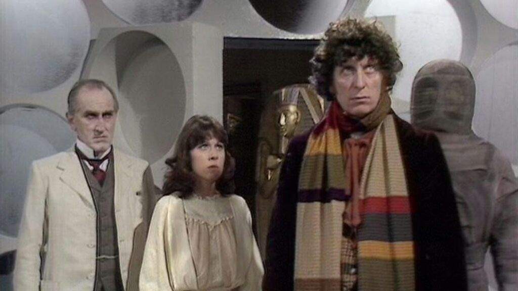 Le Docteur utilise le Tardis pour se rendre sur Mars avec Sarah Jane et Scarman