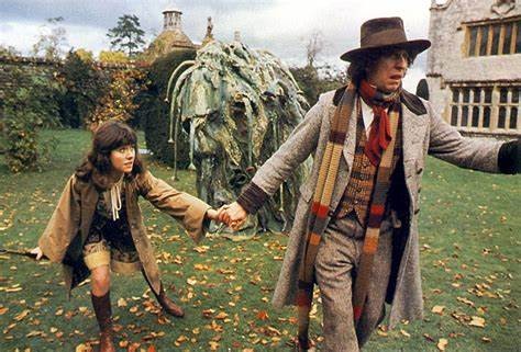 Sarah Jane et le Docteur tente d'échapper au Krynoïde
