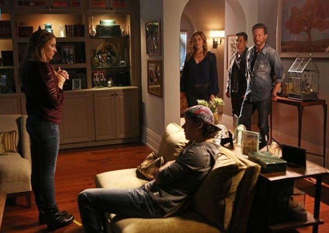 Luke Wheeler (Will Chase), Rayna James (Connie Britton) et leur famille recomposée
