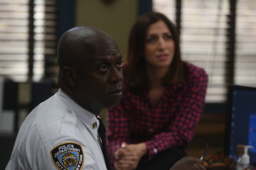 Ray Holt (Andre Braugher) & Gina Linetti (Chelsea Peretti)