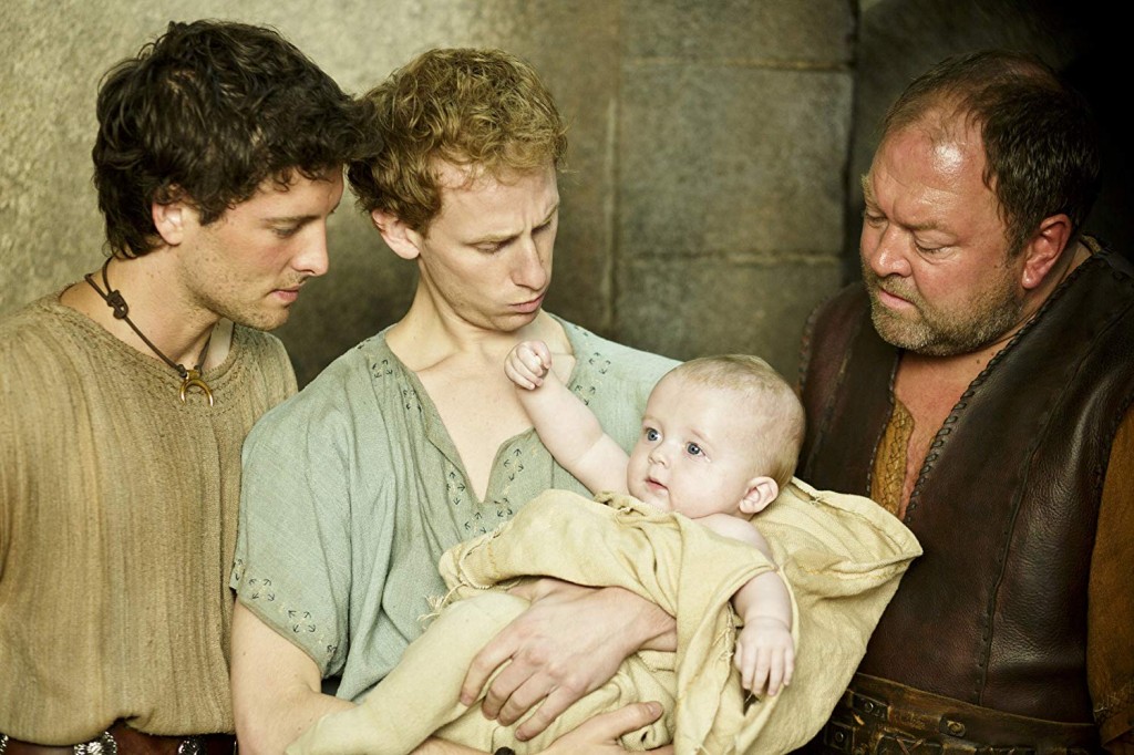 Jason (Jack Donnelly), le bb (Ethan & George James), Pythagore (Robert Emms) & Hercule (Mark Addy)