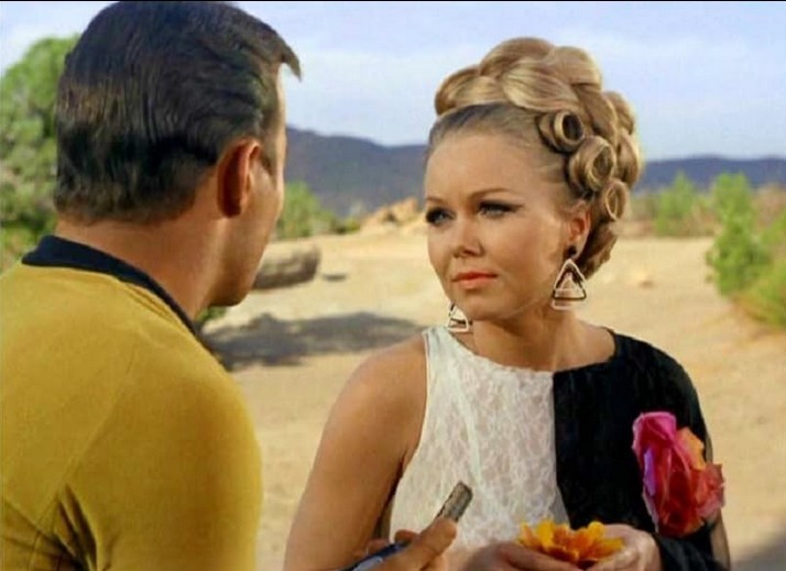 Kirk retrouve une ancienne conquête, Ruth
