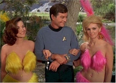 Le Dr McCoy en très bonne campagnie