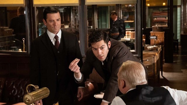 William Murdoch, Thomas Brackenreid et Llewellyn Watts discutent