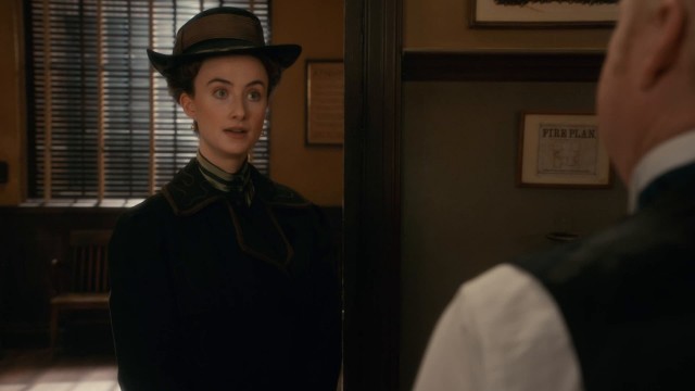 Amelia et Thomas Brackenreid discutent