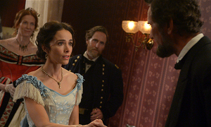 photo de Lucy rencontrant Abraham Lincoln dans Timeless