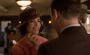 photo de Lucy dans une banque en 1934 dans Timeless