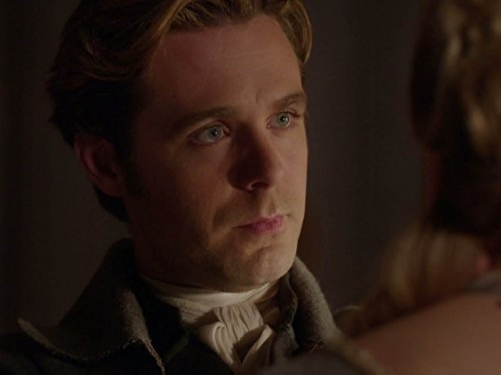 Luke Norris joue Dr Dwight Enys dans la s�rie TV Poldark