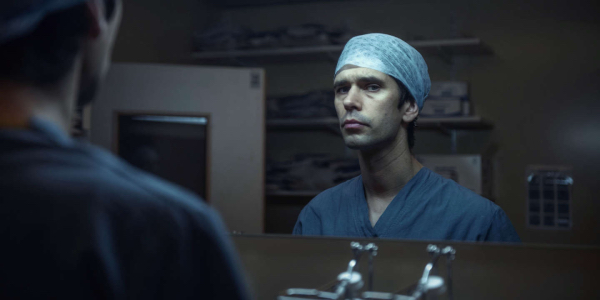 Ben Whishaw / Adam Kay dans This is going to hurt