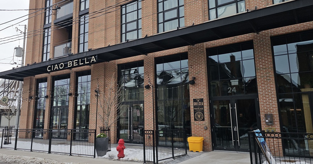 Fa&ccedil;ade du Ciao Bella, lieu de tournage de Heated Rivalry