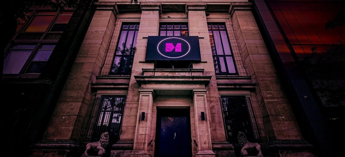 Fa&ccedil;ade du club The Mansion, lieu de tournage de Heated Rivalry