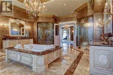 La salle de bain du palace o&ugrave; a &eacute;t&eacute; tourn&eacute; Heated Rivalry