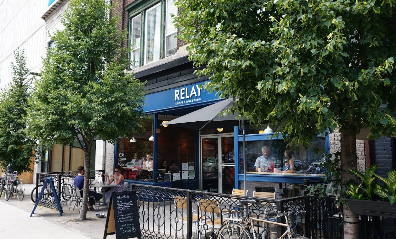 Photo de l'entr&eacute;e du Relay Coffee Roasters (Straw+Berry dans Heated Rivalry)